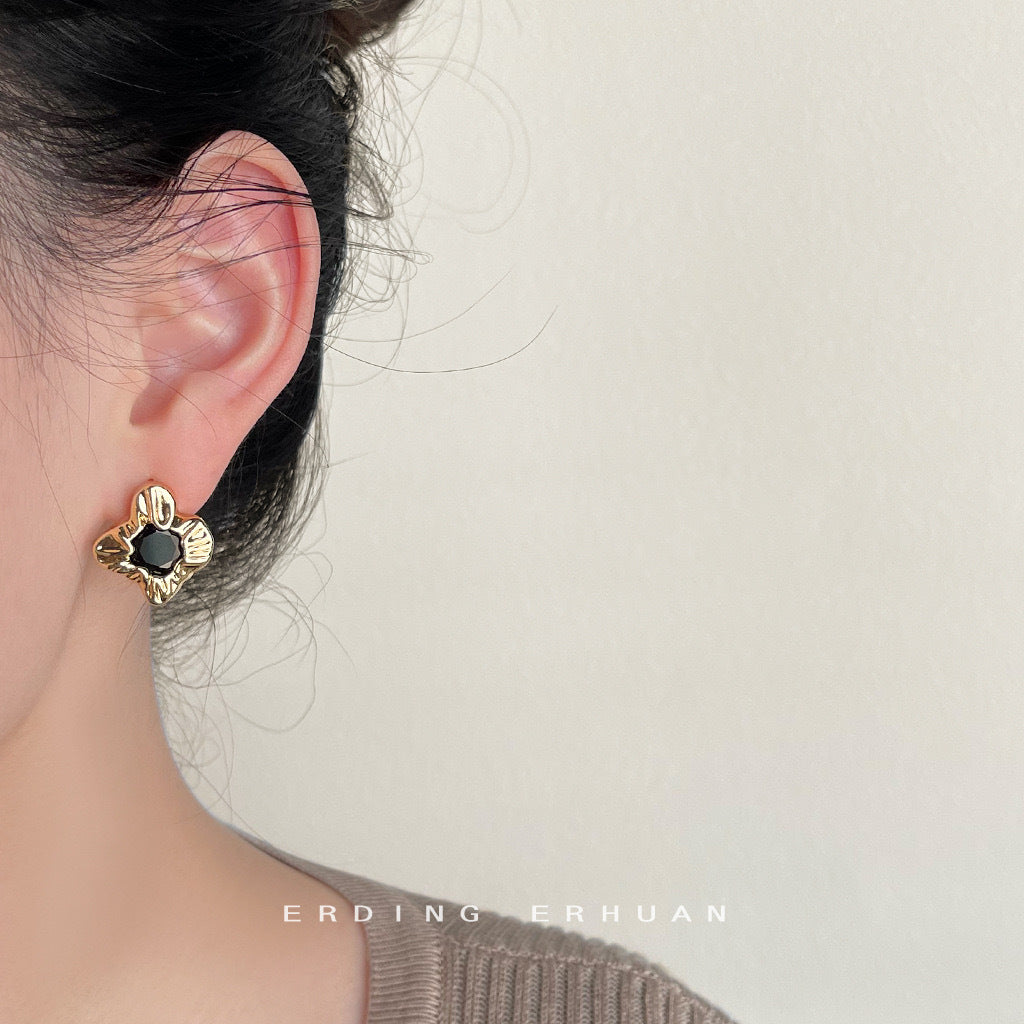 Boucles d'oreilles minimalistes en pierres précieuses noires 