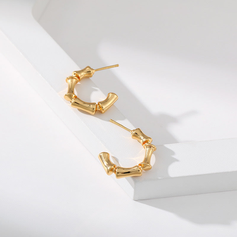 Boucles d'oreilles géométriques en forme de C 