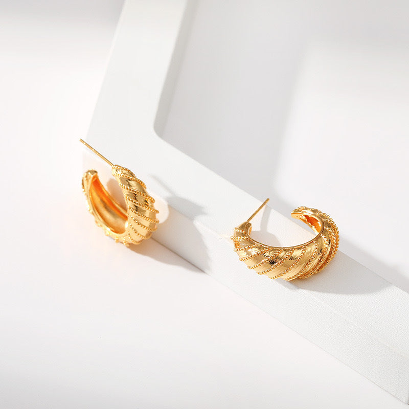 Boucles d'oreilles géométriques en forme de C 