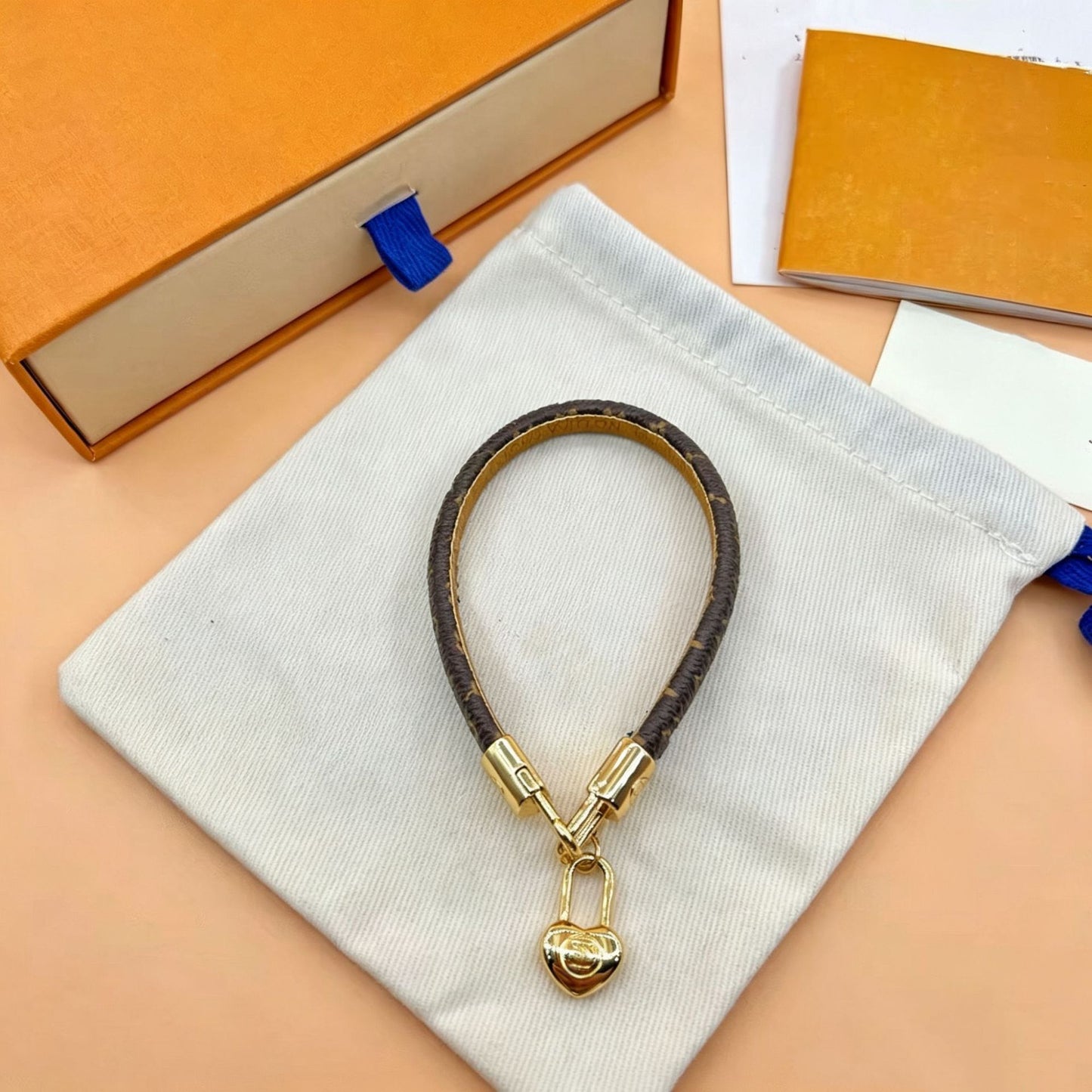 V letter D buckle leather rope bracelet