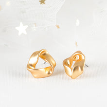 Boucles d'oreilles creuses torsadées 