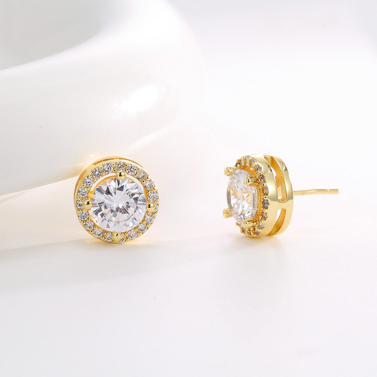 Boucles d'oreilles rondes exquises et simples 