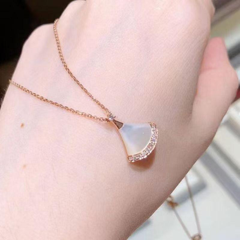 Luckcoo Fan Pendant Necklace - 18k Gold Plated Minimalist Everyday Jewelry