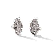 Ongle d'oreille avec une texture irrégulière et ridée 