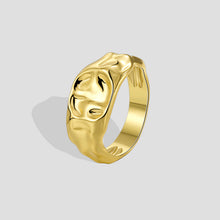 Geometrically irregular concave ring