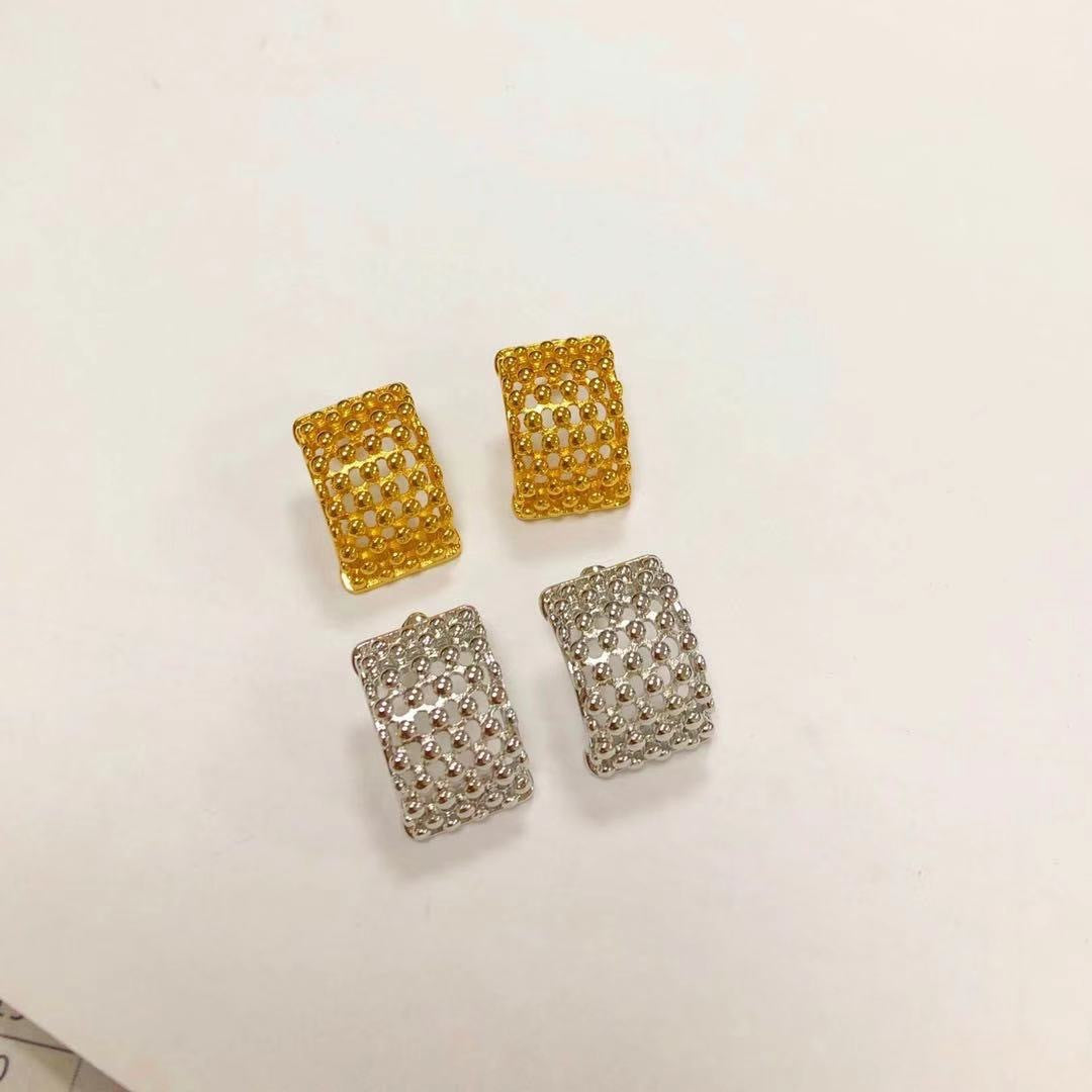 Boucles d'oreilles géométriques en maille creuse 