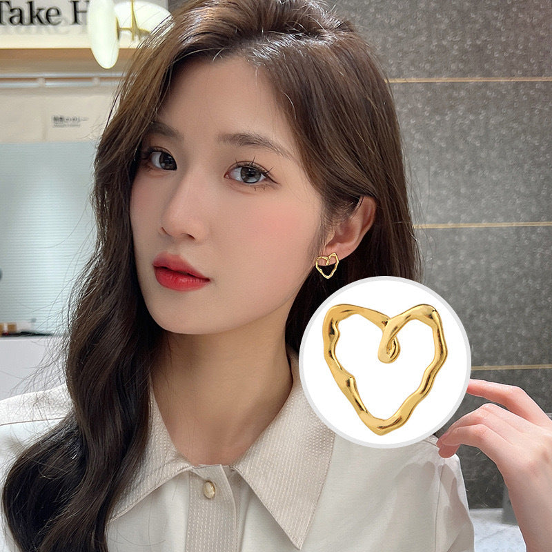 Boucles d'oreilles minimalistes en forme de cœur irrégulier 