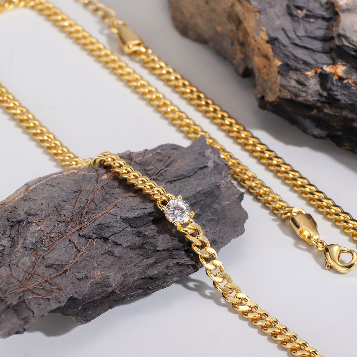 Collier épais en or 18 carats et diamants 