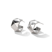 Boucles d'oreilles élégantes avec une texture plissée 