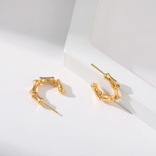 Boucles d'oreilles géométriques en forme de C 