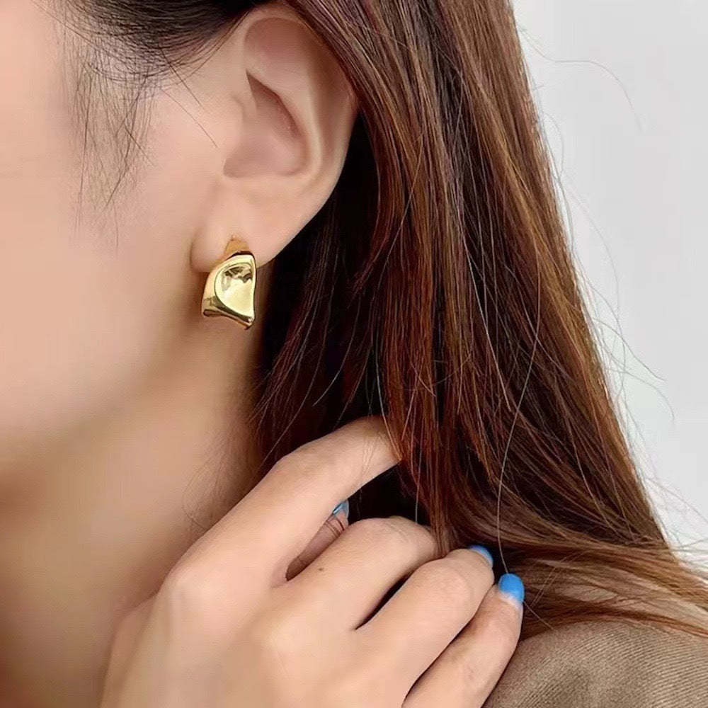 Boucles d'oreilles géométriques irrégulières en forme de C 