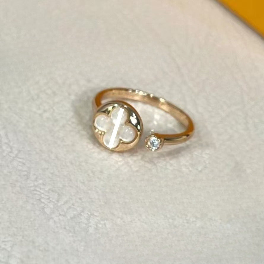 V gold square round fritillary ring-CNC fine engraving