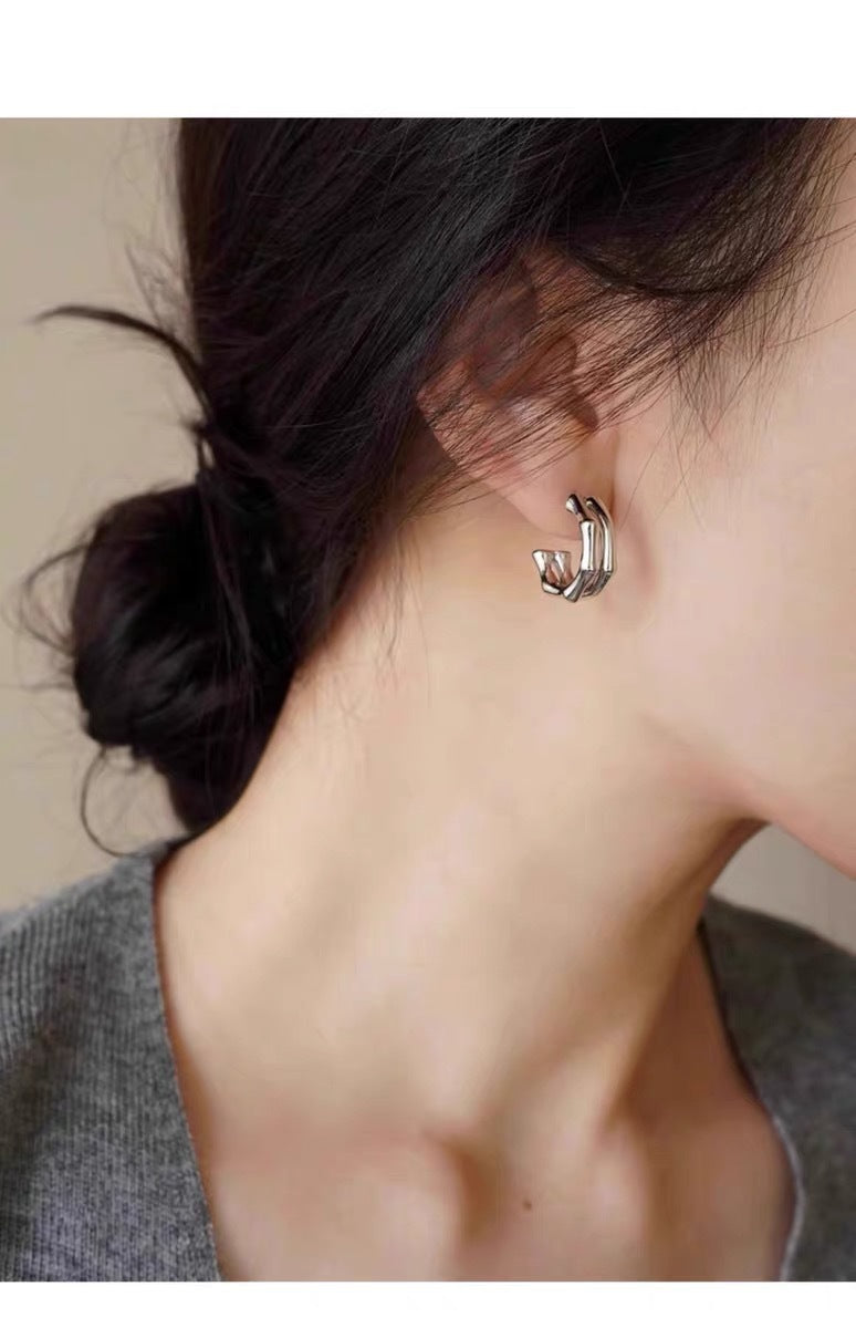 Boucles d'oreilles brillantes en forme de C 