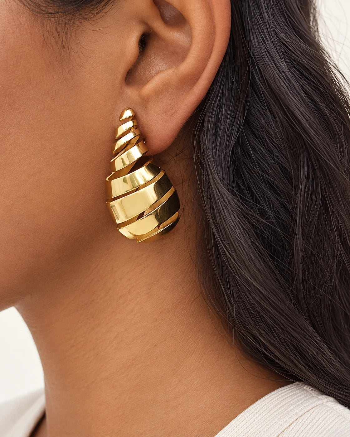 Spiral worn on an adult model