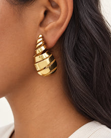 Spiral worn on an adult model