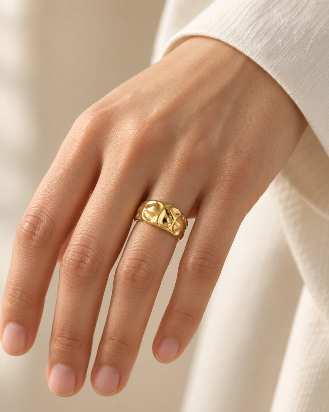 Sculpted Concave Band Ring – model wearing view