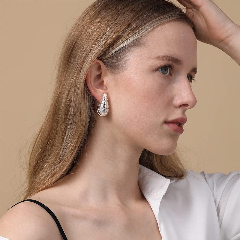Boucles d'oreilles en forme de goutte d'eau creuses filetées 